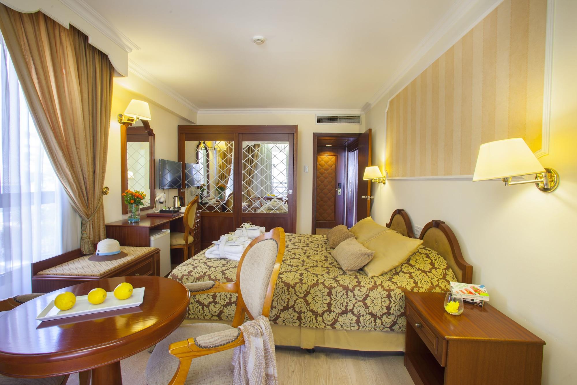 Odysseia Kapetanios Hotel 4*